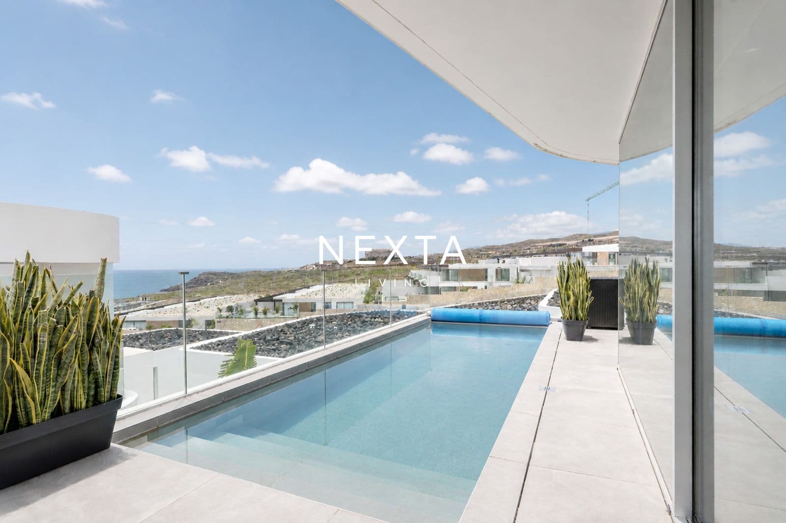 Designervilla mit privatem Pool nur wenige Meter vom Meer entfernt