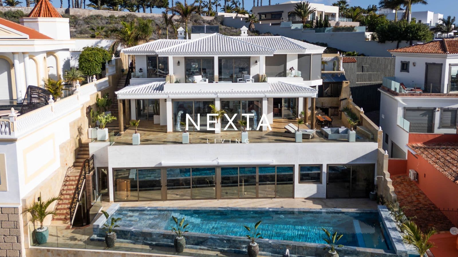 ¡Exklusive Designvilla in San Eugenio Alto mit Infinity-Pool, privatem Spa und großzügiger Garage!